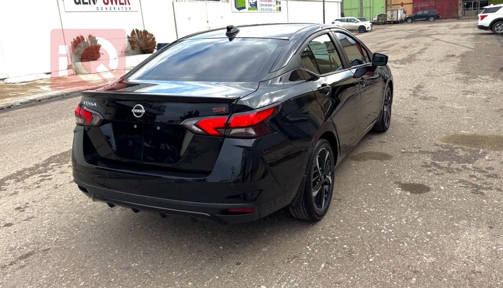 نيسان فيرسا